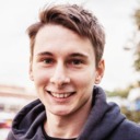 Telegram 的跨国通信真的很稳定，文件传得也快。群组功能强大，对我做项目协作特别有帮助。